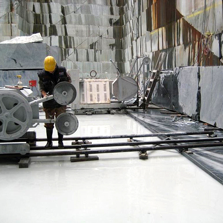 Setting up the saw on the quarry floor.